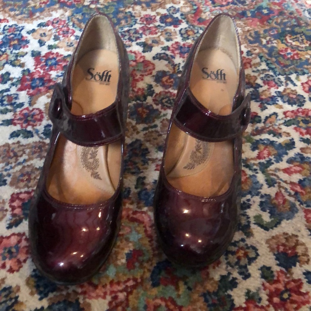 9W Sofft Burgundy Patent Leather Heels